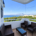 Apartamento amueblado de 2 habitaciones con vista al mar