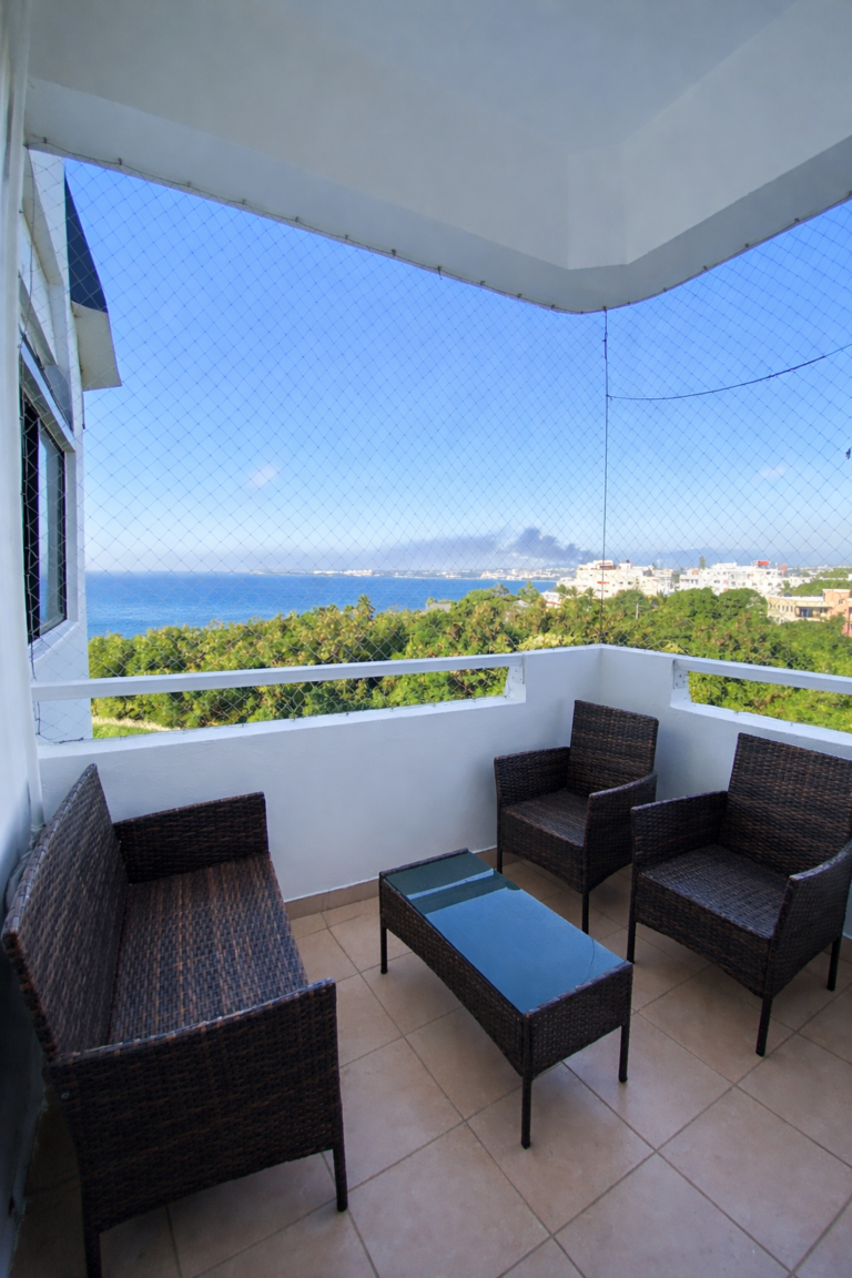 Apartamento amueblado de 2 habitaciones con vista al mar