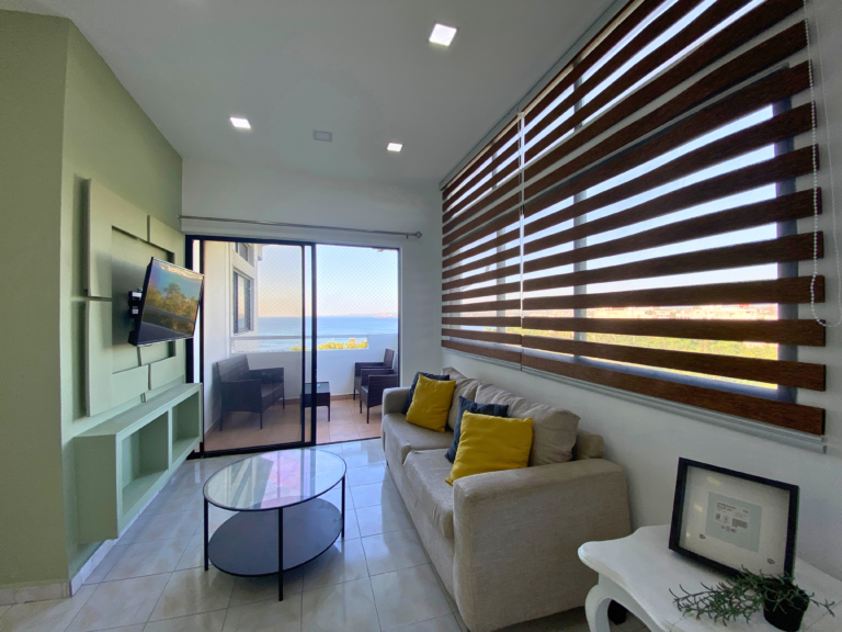 Apartamento amueblado de 2 habitaciones con vista al mar