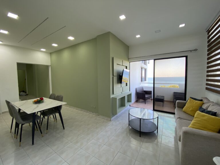 Apartamento amueblado de 2 habitaciones con vista al mar