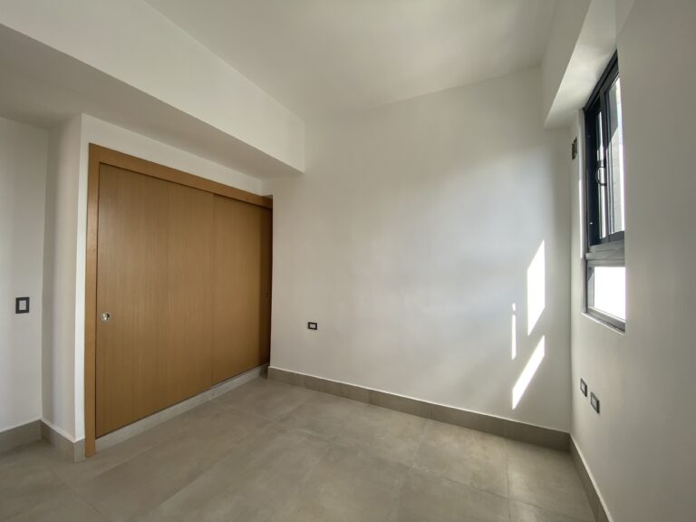 Apartamento en piso alto de 2 habitaciones en Evaristo Morales