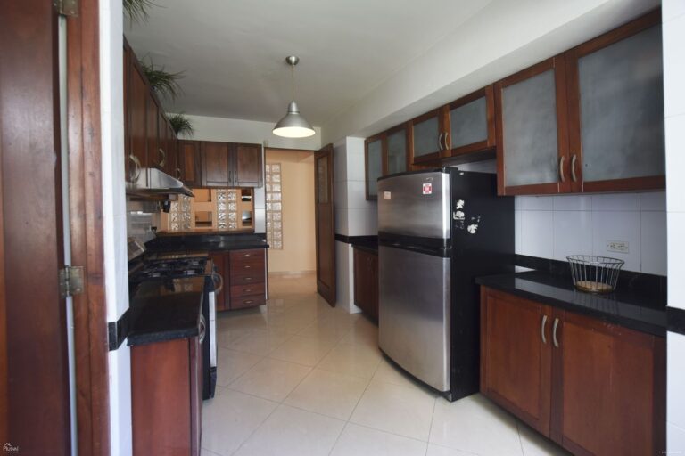 Apartamento amueblado de 3 habitaciones en La Esperilla